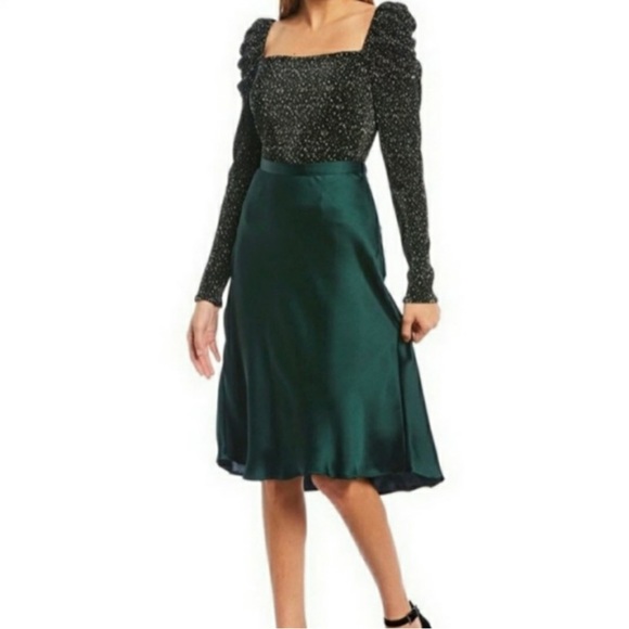 SO PRETTY UP CLOSE!! Gianni Bini Black Floral Top Size M - Picture 8 of 9